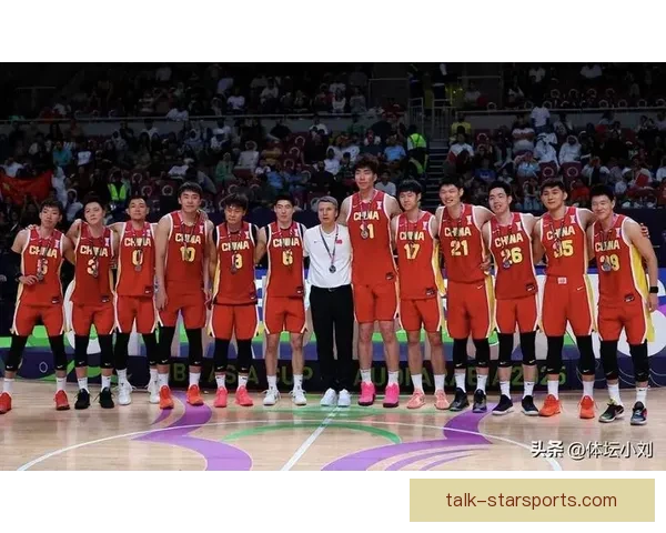 中国男篮力克强敌晋级世界杯八强 激战背后展现团队凝聚力